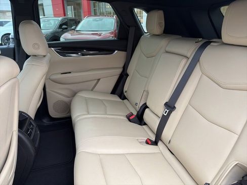 Used 2019 Cadillac XT5 FWD image 11