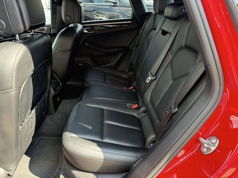 Used 2018 Porsche Macan AWD/4WD image 18