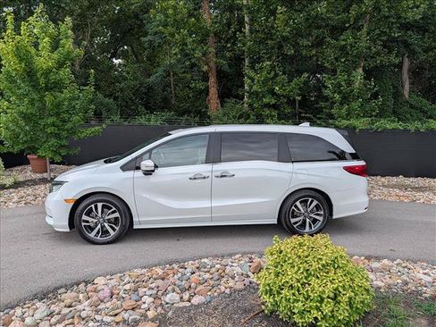 Used 2021 Honda Odyssey Touring image 2