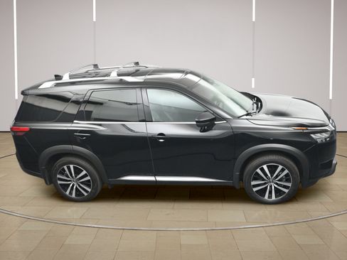 Certified 2025 Nissan Pathfinder Platinum w/ Cargo Package FWD image 36