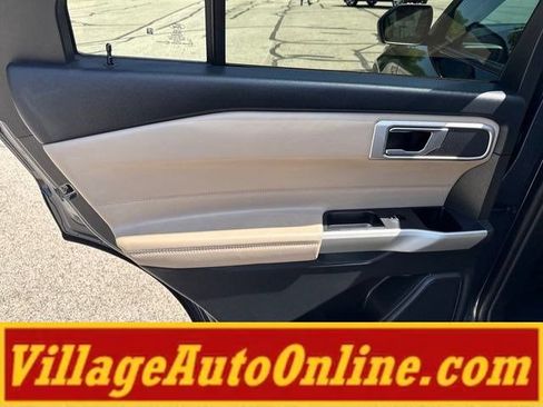 Used 2022 Ford Explorer XLT w/ Equipment Group 202A AWD/4WD image 34