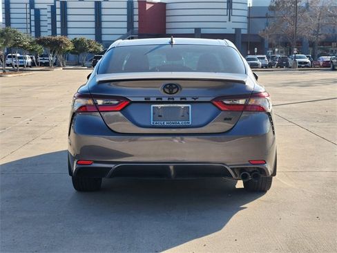Used 2023 Toyota Camry SE image 6