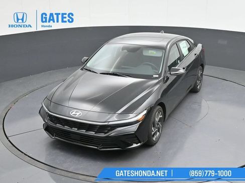 Used 2025 Hyundai Elantra Limited w/ Cargo Package FWD image 55