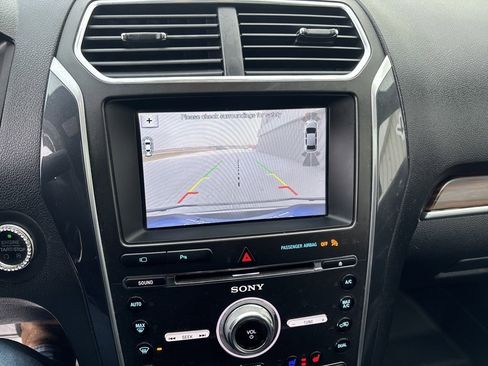 Used 2018 Ford Explorer Limited image 36