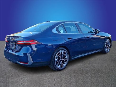 Used 2025 BMW 530i xDrive w/ Premium Package image 4