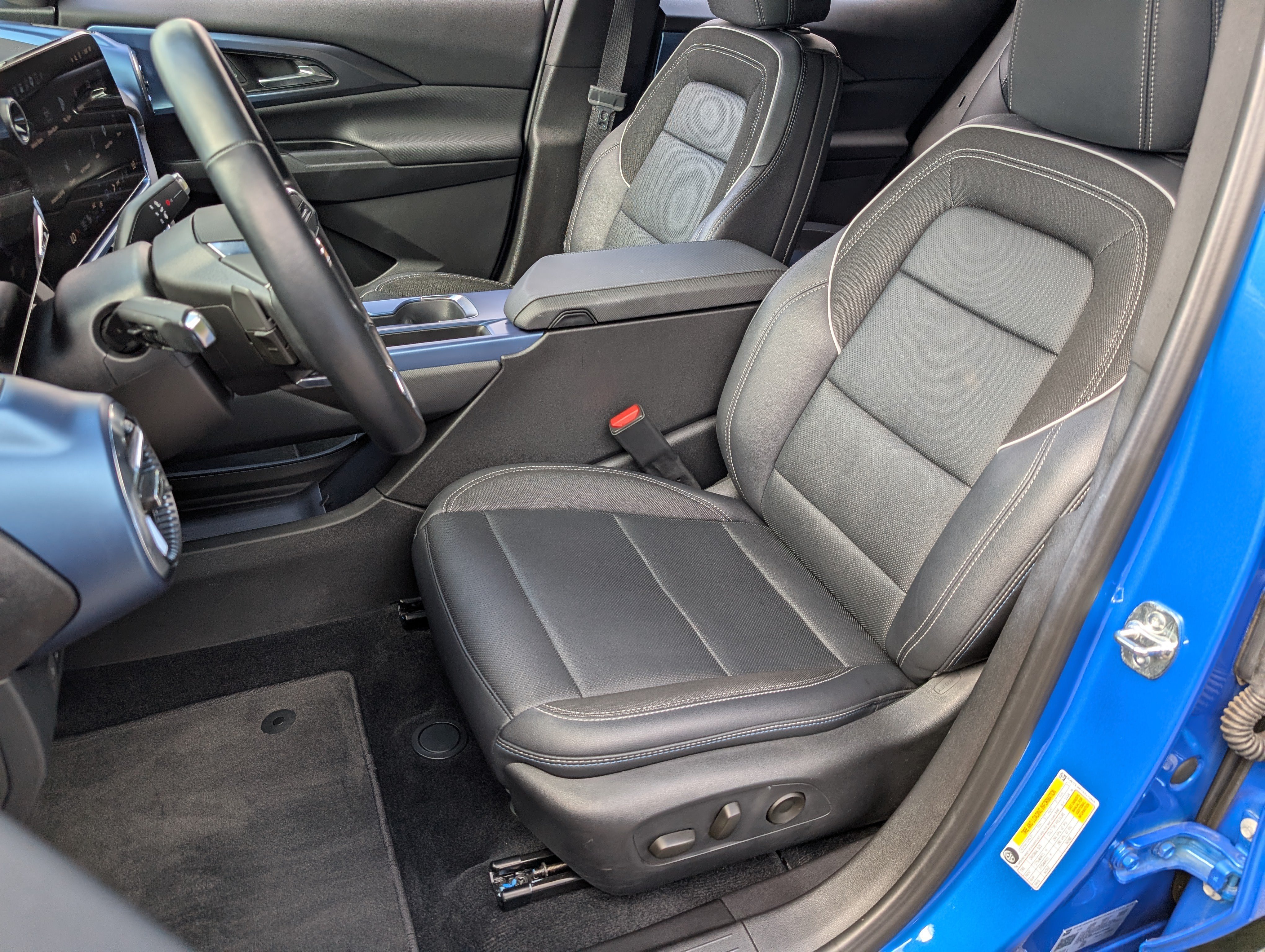 Used 2025 Chevrolet Equinox EV LT w/ Convenience Package II FWD image 16