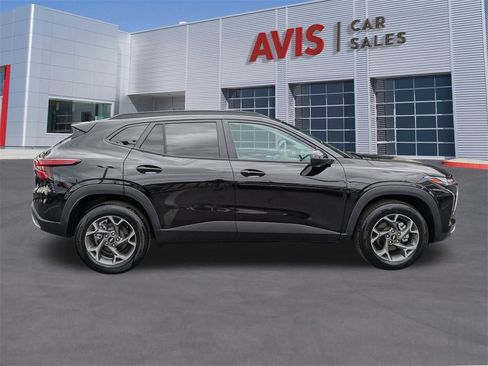 Used 2025 Chevrolet Trax LT w/ LT Convenience Package image 5