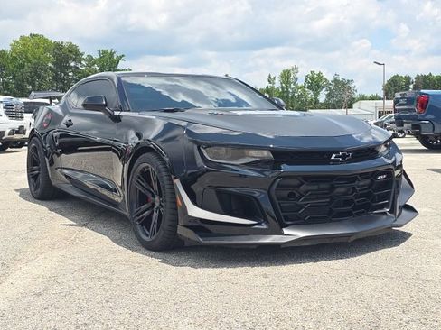 Used 2022 Chevrolet Camaro ZL1 RWD image 7