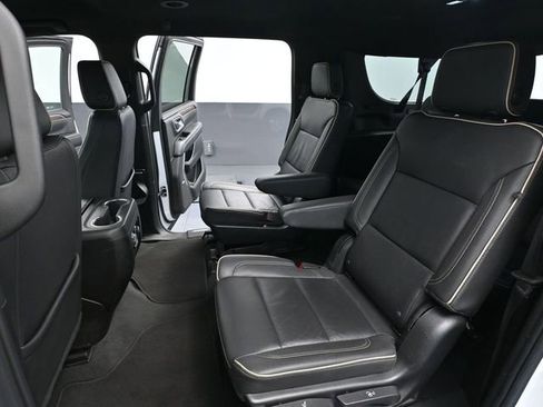 Used 2023 Chevrolet Suburban Premier image 43