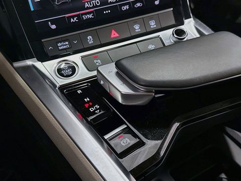 Certified 2024 Audi Q8 e-tron Premium Plus AWD/4WD image 17