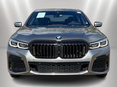 Used 2022 BMW 750i xDrive w/ M Sport Package AWD/4WD image 2