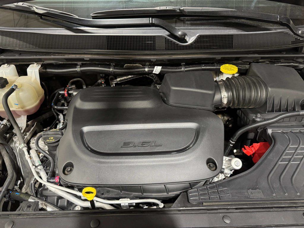 Used 2025 Chrysler Pacifica Select FWD image 27