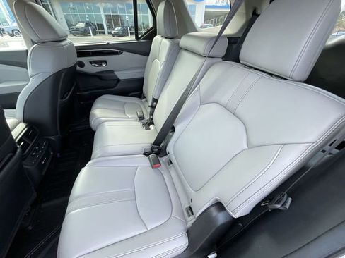 Used 2025 Honda Pilot EX-L image 17