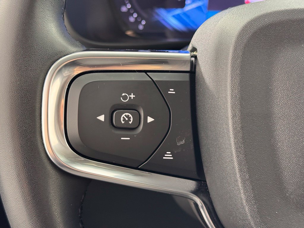 Certified 2023 Volvo XC40 B5 Ultimate w/ Protection Package Premier AWD/4WD image 30