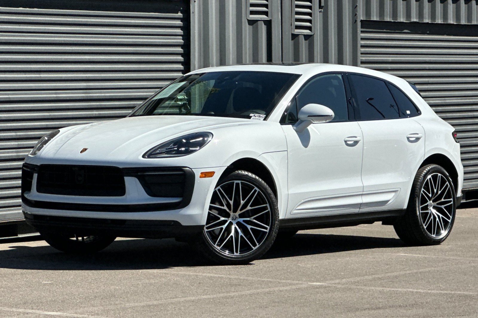 Used 2026 Porsche Macan AWD/4WD image 1