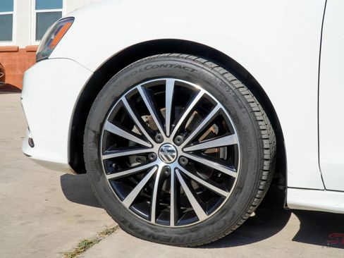 Used 2015 Volkswagen Jetta SE image 9