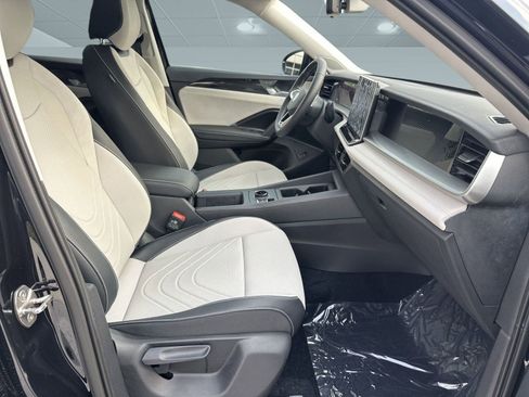 New 2025 Volkswagen Tiguan SE image 24