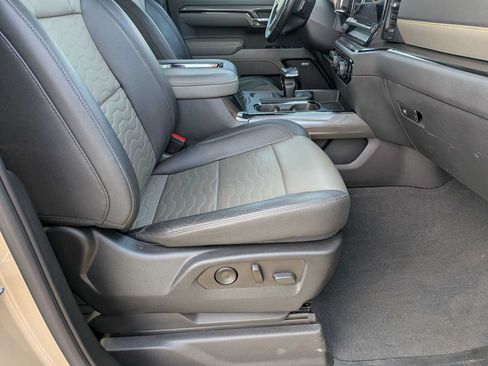 Used 2022 Chevrolet Silverado 1500 ZR2 w/ Technology Package AWD/4WD image 21