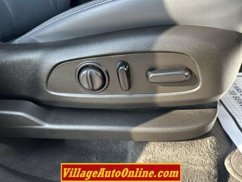 Used 2019 Buick Enclave Essence AWD/4WD image 41