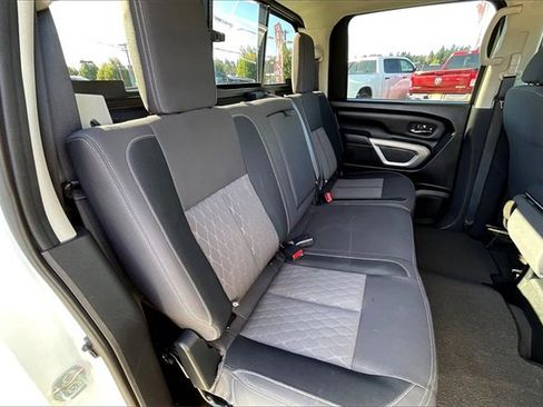 Used 2022 Nissan Titan SV image 27