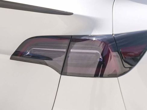 Used 2022 Tesla Model Y Performance image 10