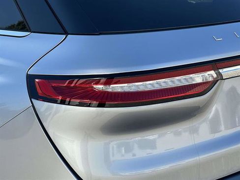 Used 2022 Lincoln Corsair Standard w/ Equipment Group 101A image 8