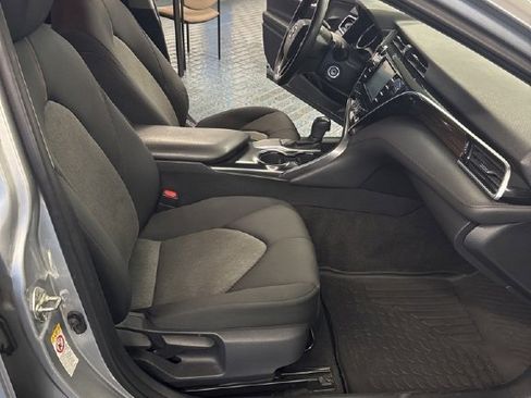 Used 2018 Toyota Camry LE image 16