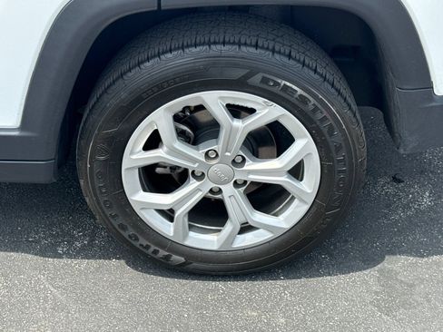 Used 2024 Jeep Compass Latitude AWD/4WD image 20