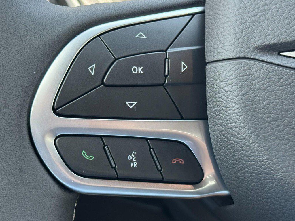 New 2027 Chrysler Pacifica Select FWD image 14