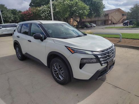 Used 2024 Nissan Rogue S AWD/4WD image 30