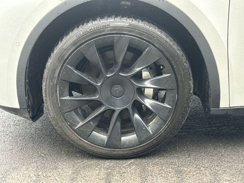 Used 2021 Tesla Model Y Long Range AWD/4WD image 19