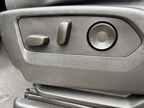 Used 2023 Chevrolet Suburban Premier image 25