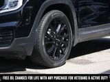 Used 2024 GMC Terrain SLE w/ Driver Convenience Package image 4