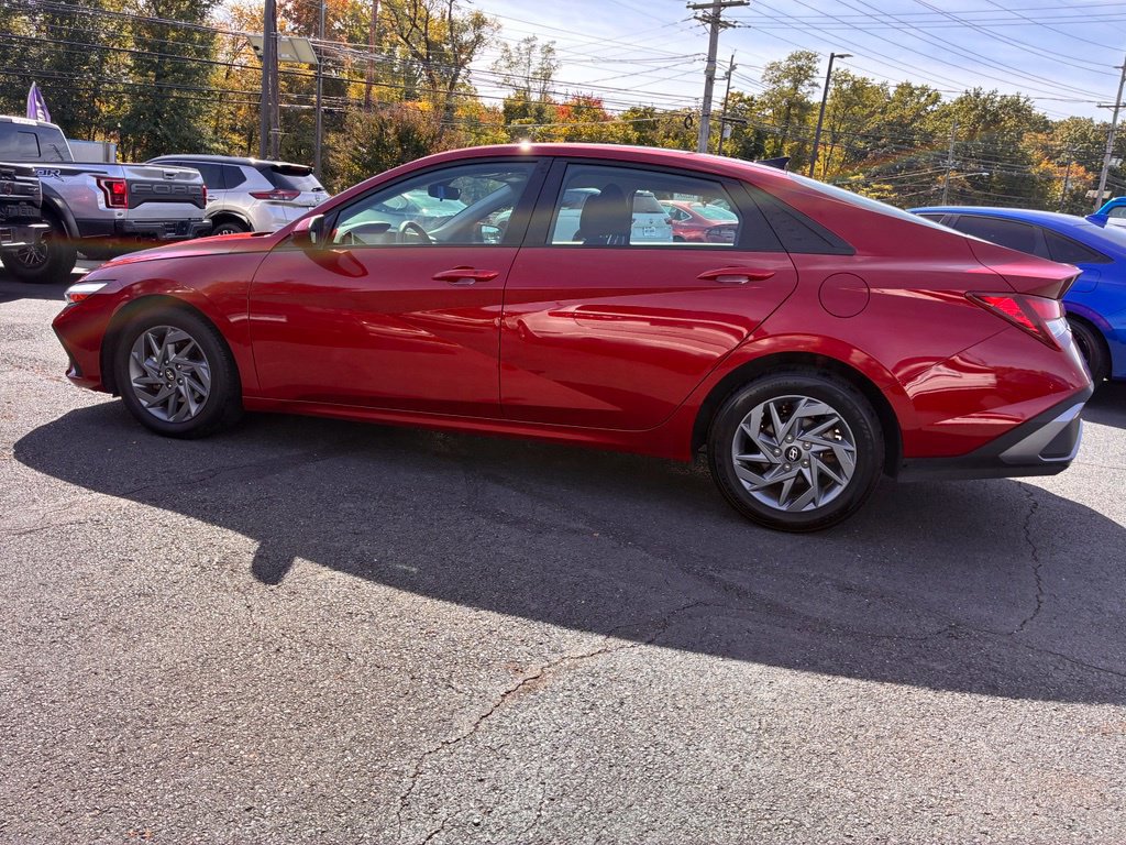 Used 2024 Hyundai Elantra SEL FWD image 4