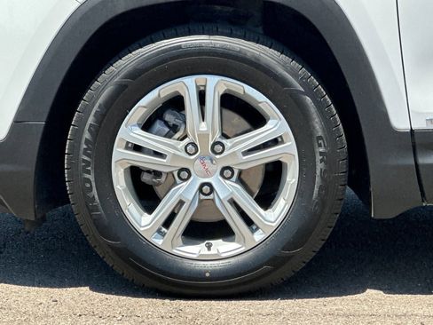 Used 2024 GMC Terrain SLE FWD image 24