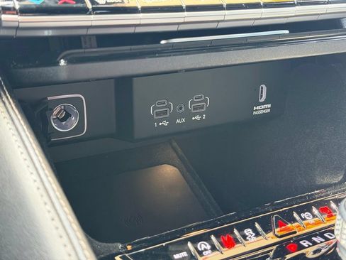 Used 2023 Jeep Wagoneer Series III w/ Premium Group I AWD/4WD image 23