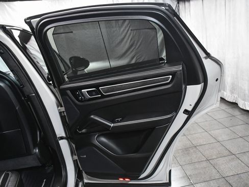 Used 2022 Porsche Cayenne GTS image 17