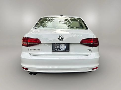 Used 2017 Volkswagen Jetta SE FWD image 5