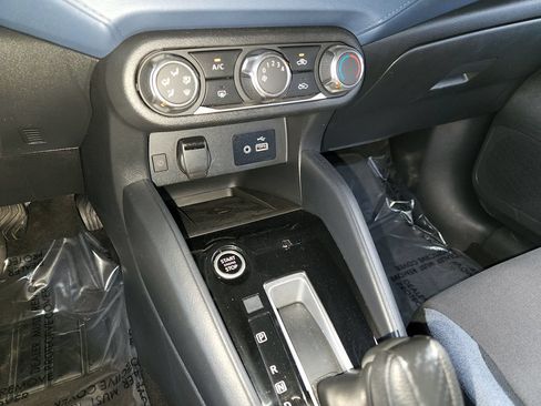Used 2025 Nissan Versa SV FWD image 21