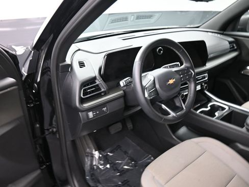 Used 2026 Chevrolet Traverse LT w/ Driver Confidence Package FWD image 12