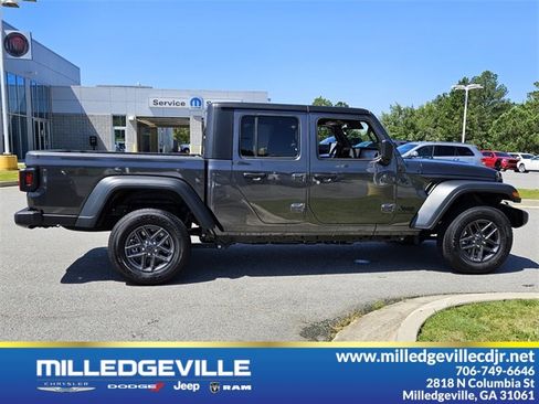 New 2025 Jeep Gladiator Sport image 14