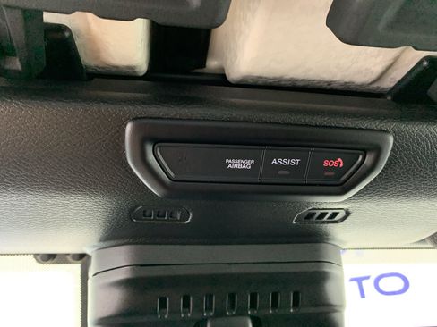 Used 2019 Jeep Wrangler Unlimited Sahara AWD/4WD image 27