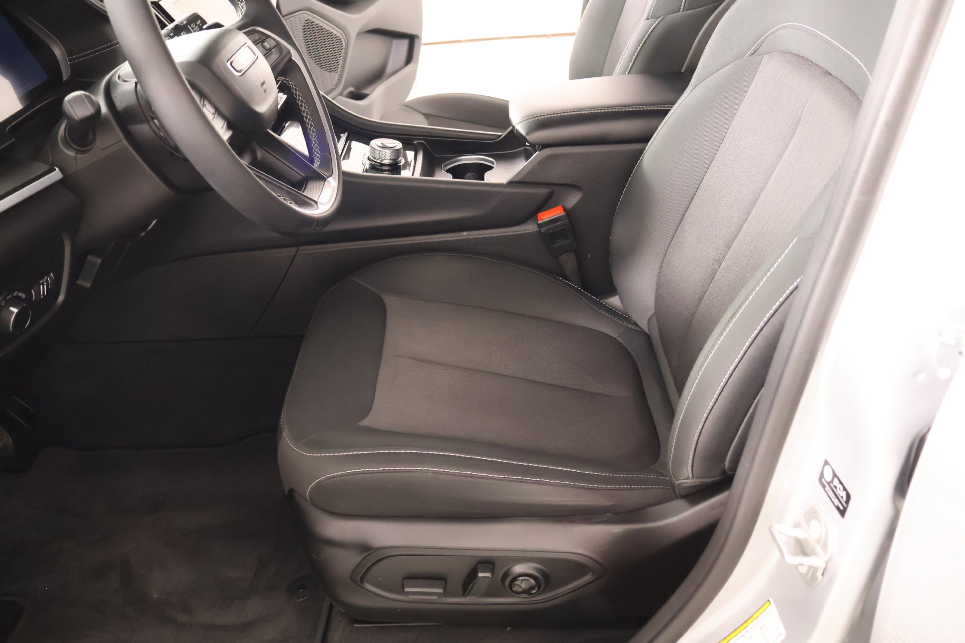 Used 2025 Jeep Grand Cherokee Laredo AWD/4WD image 10