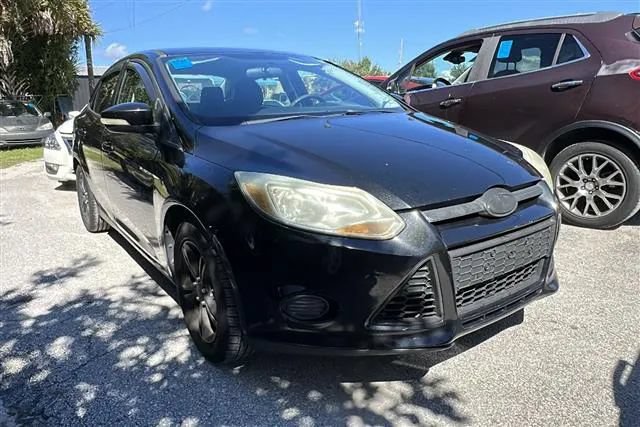 Used 2014 Ford Focus SE w/ SE Winter Package FWD image 8