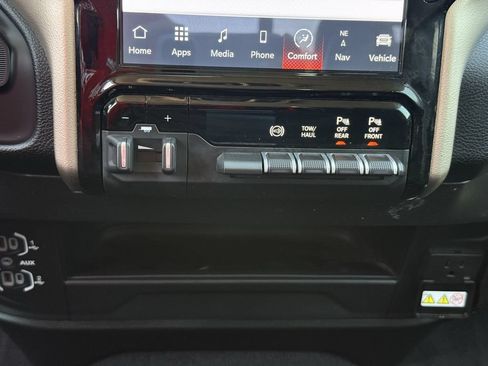 Used 2024 RAM 2500 Laramie w/ Safety Group AWD/4WD image 18