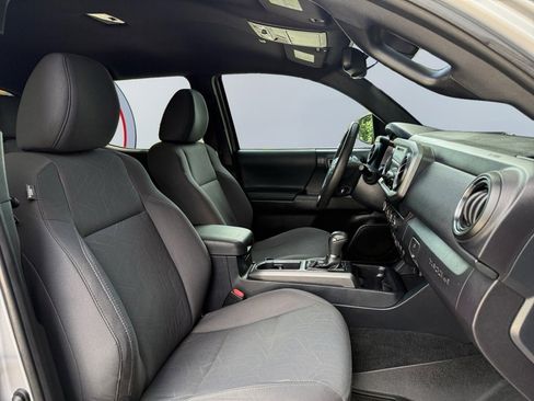 Used 2019 Toyota Tacoma TRD Off-Road image 23