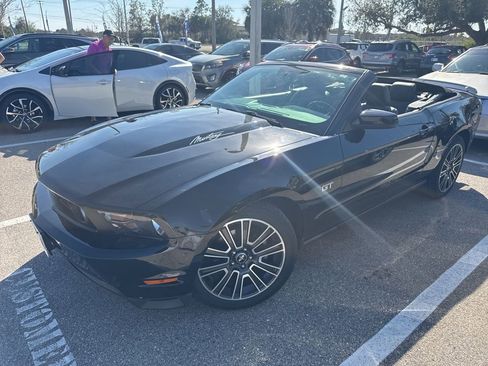 Used 2010 Ford Mustang GT image 4