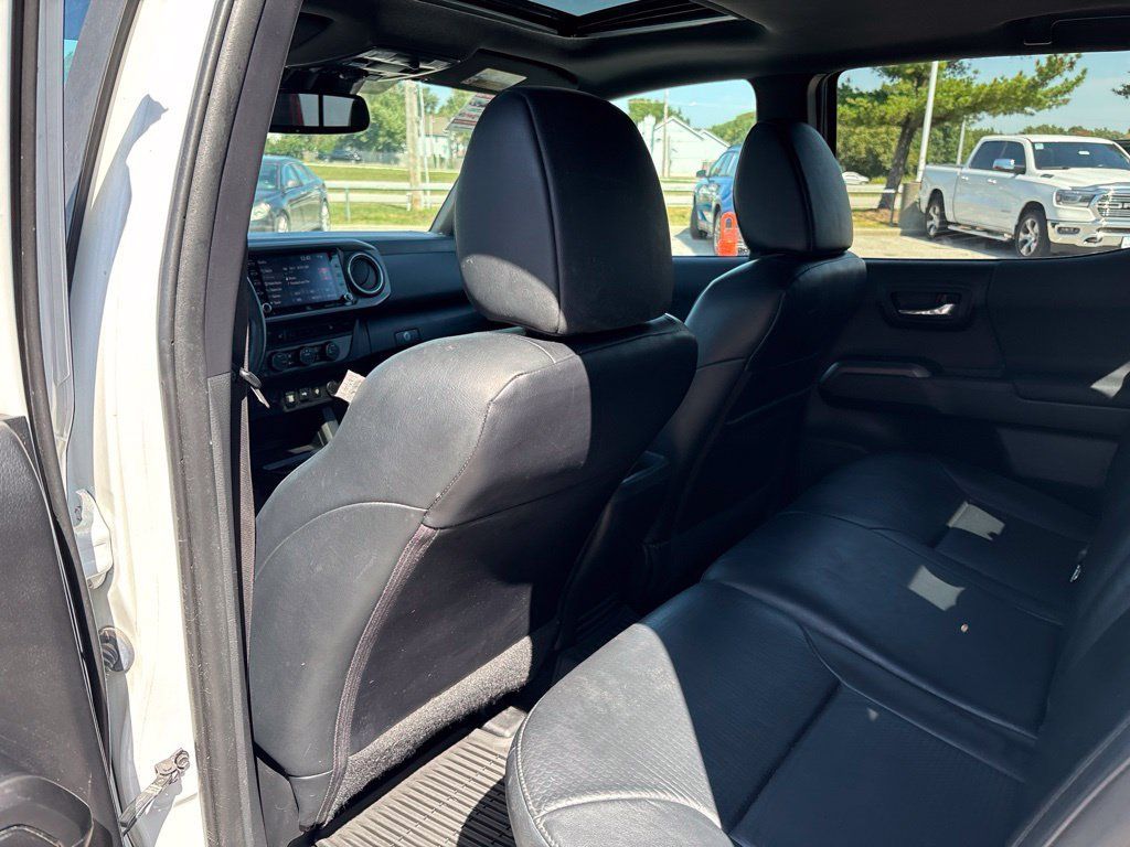 Used 2021 Toyota Tacoma TRD Off-Road w/ TRD Premium Off Road Package AWD/4WD image 18