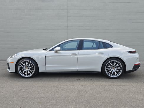 New 2025 Porsche Panamera 4 image 2