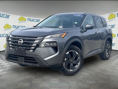 Used 2025 Nissan Rogue SV image 3